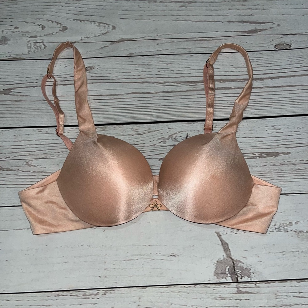Victoria’s secret Nude pink Plunge Padded Push Up Bra size 34a